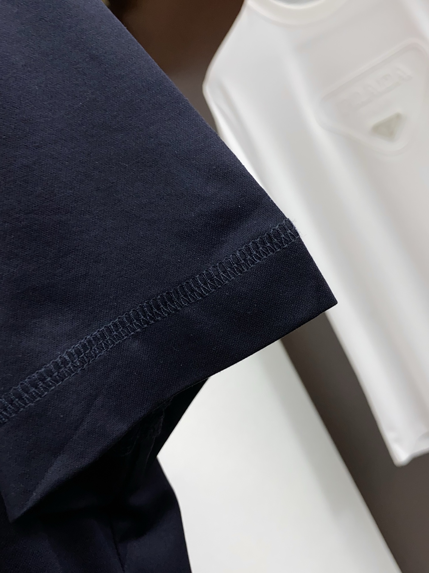 Loro Piana 诺悠翩雅 2026春夏新品圆领短袖 极简的衣身造型！顶级双面丝光棉质地 整体的触感