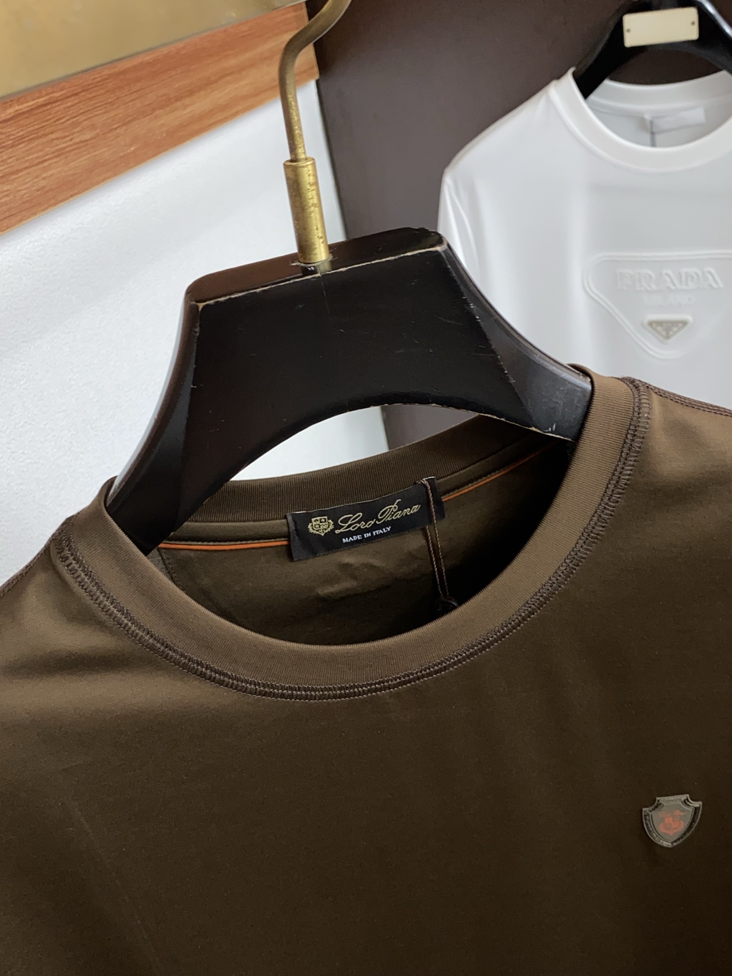 Loro Piana 诺悠翩雅 2026春夏新品圆领短袖 极简的衣身造型！顶级双面丝光棉质地 整体的触感
