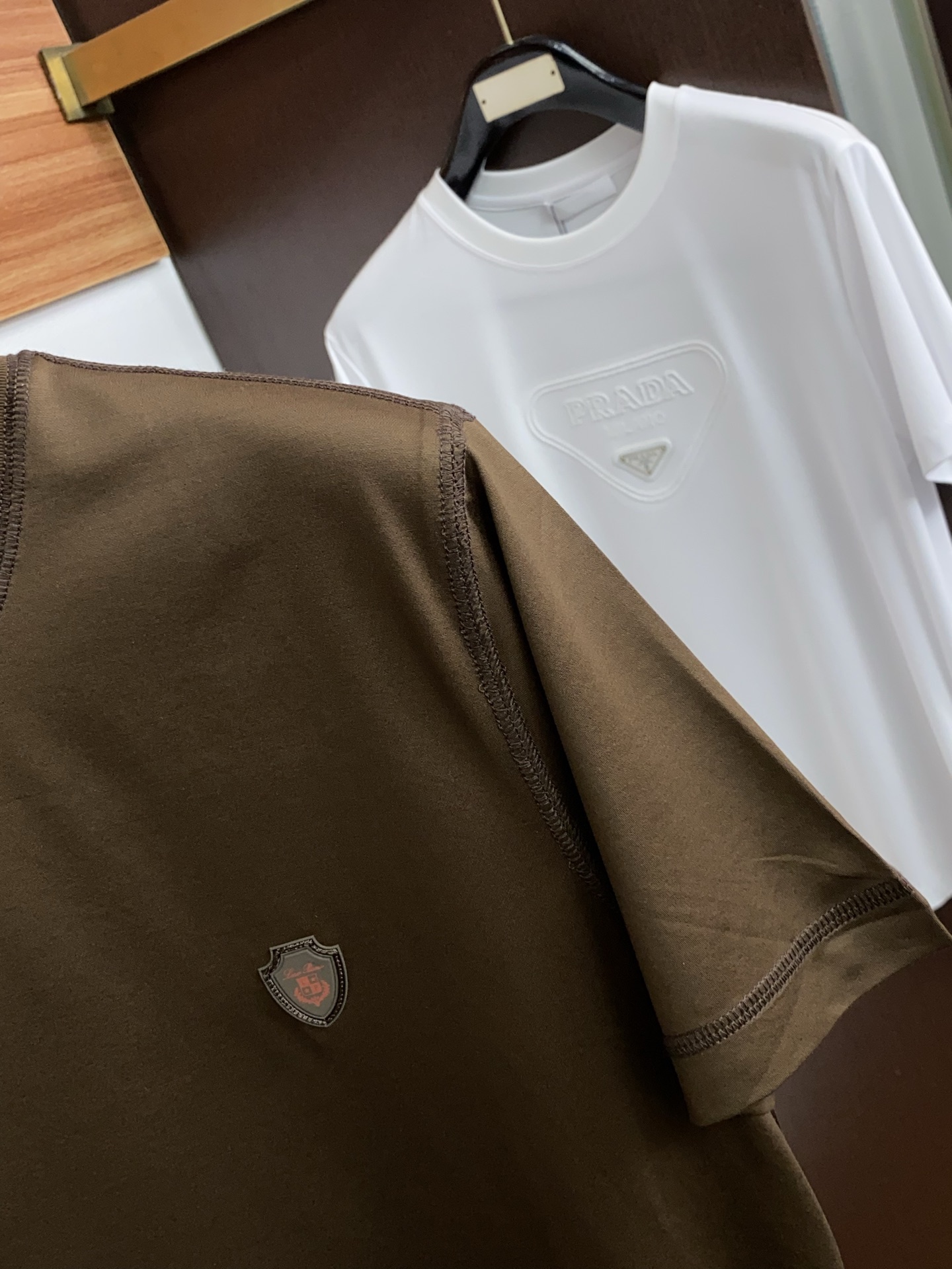Loro Piana 诺悠翩雅 2026春夏新品圆领短袖 极简的衣身造型！顶级双面丝光棉质地 整体的触感