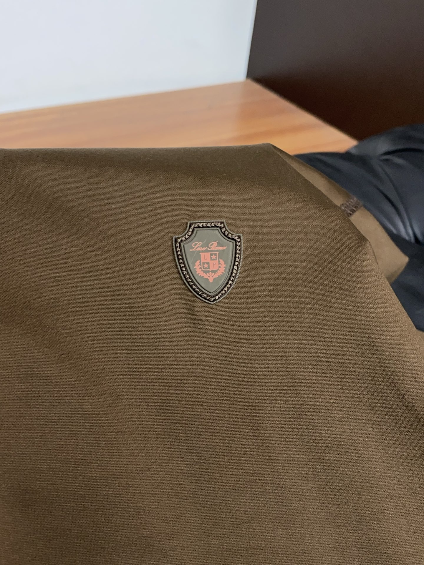 Loro Piana 诺悠翩雅 2026春夏新品圆领短袖 极简的衣身造型！顶级双面丝光棉质地 整体的触感
