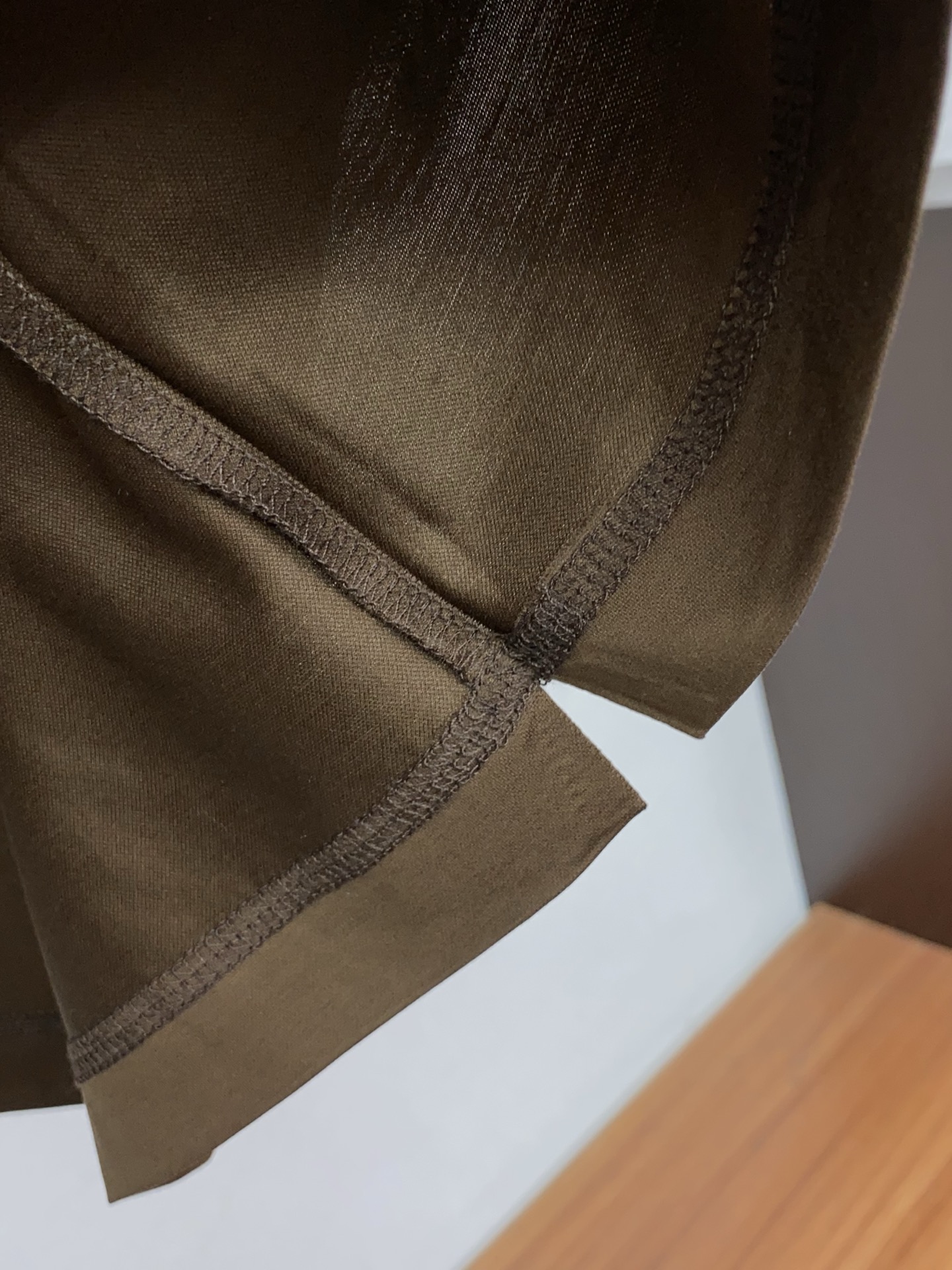 Loro Piana 诺悠翩雅 2026春夏新品圆领短袖 极简的衣身造型！顶级双面丝光棉质地 整体的触感