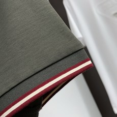 巴利 2026春夏新品圆领商务Polo短袖,极简的衣身造型!顶级双面丝光面料质地 整体的触感极为舒适,弹 巴利 2026春夏新品圆领商务Polo短袖,极简的衣身造型!顶级双面丝光面料质地 整体的触感极为舒适,弹