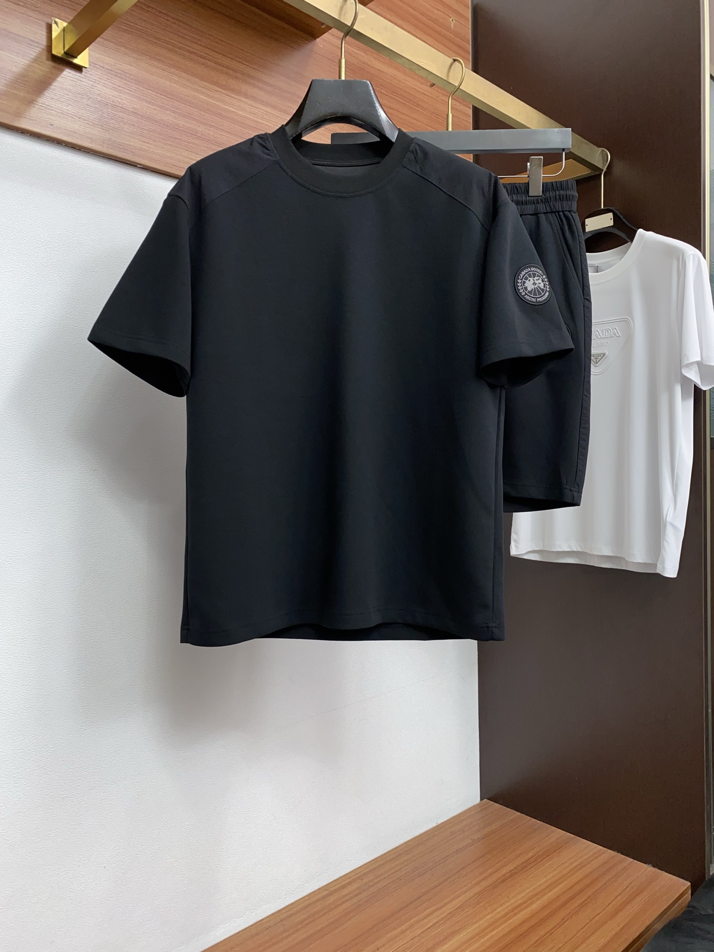 大鹅 套销售 春款套装 顶级品质 定制顶级面料 新品 最新设计款 2026ss 秀场新品‼品相非常完美，