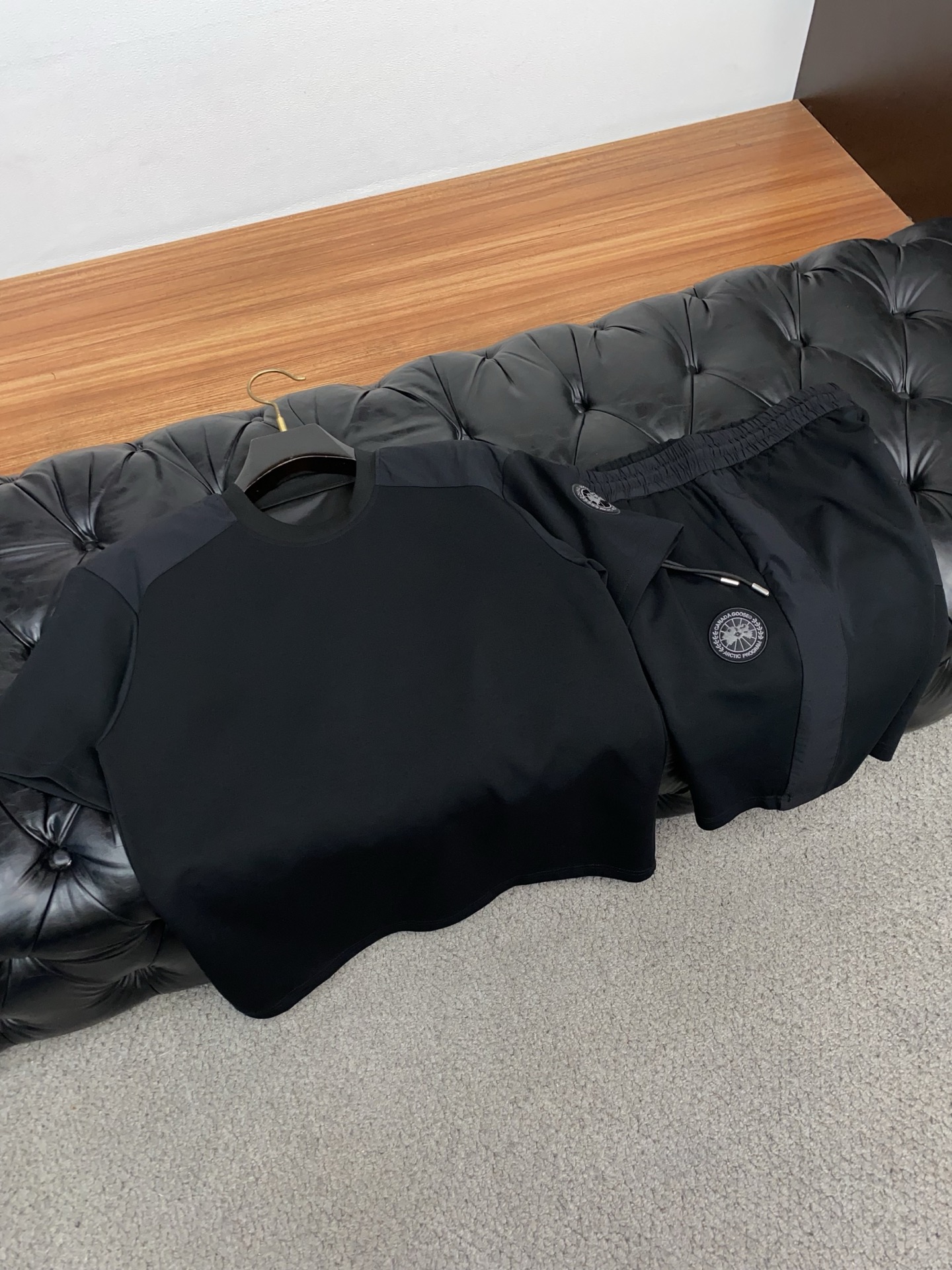 大鹅 套销售 春款套装 顶级品质 定制顶级面料 新品 最新设计款 2026ss 秀场新品‼品相非常完美，