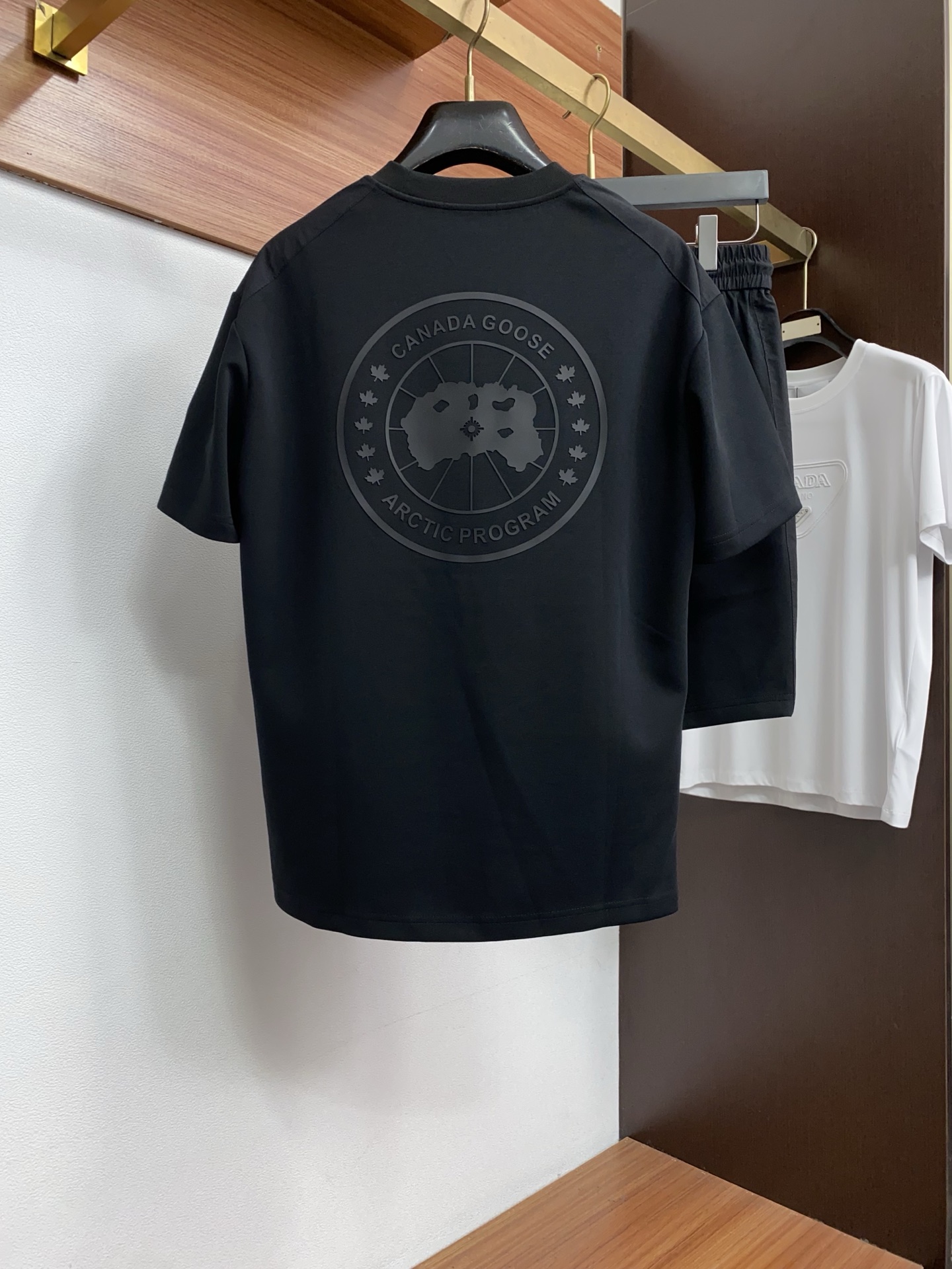 大鹅 套销售 春款套装 顶级品质 定制顶级面料 新品 最新设计款 2026ss 秀场新品‼品相非常完美，