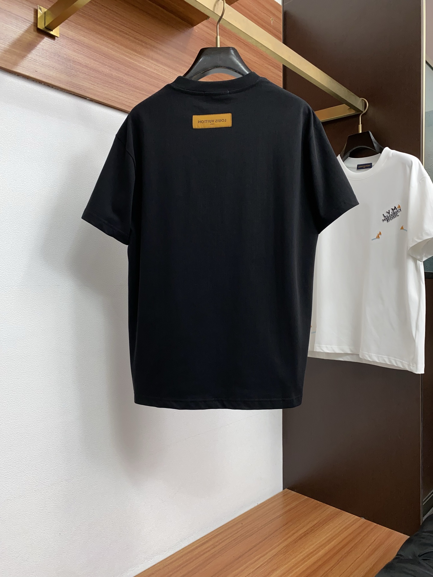 1v 路易威登 26SS春夏新款 纯棉质圆微阔领短袖 男士基础款纯白专柜短袖T恤衫！贸易公司渠道稀出，同