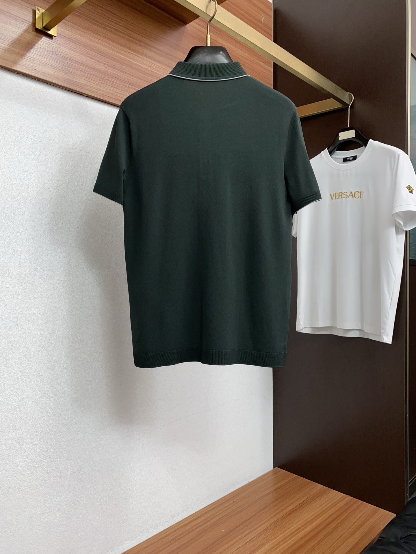 BC 2026春夏新品翻领商务Polo，极简的衣身造型！顶级伊利特质地 整体的触感极为舒适，齐脚工艺 弹