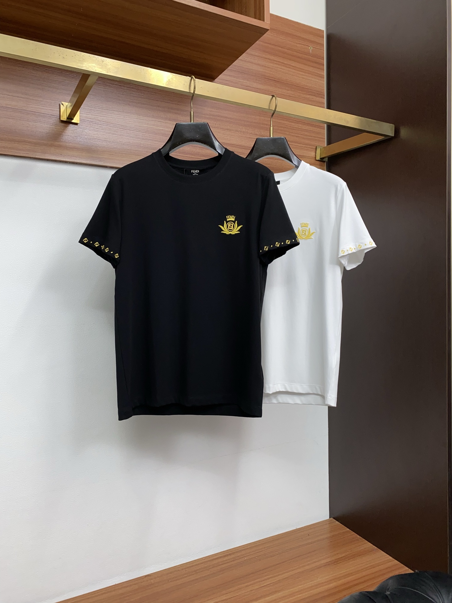 DG 26FW春夏新款首发专柜最新款短袖圆领T恤 设计前卫时尚！品牌logo重工艺设计 高端定制丝光长绒
