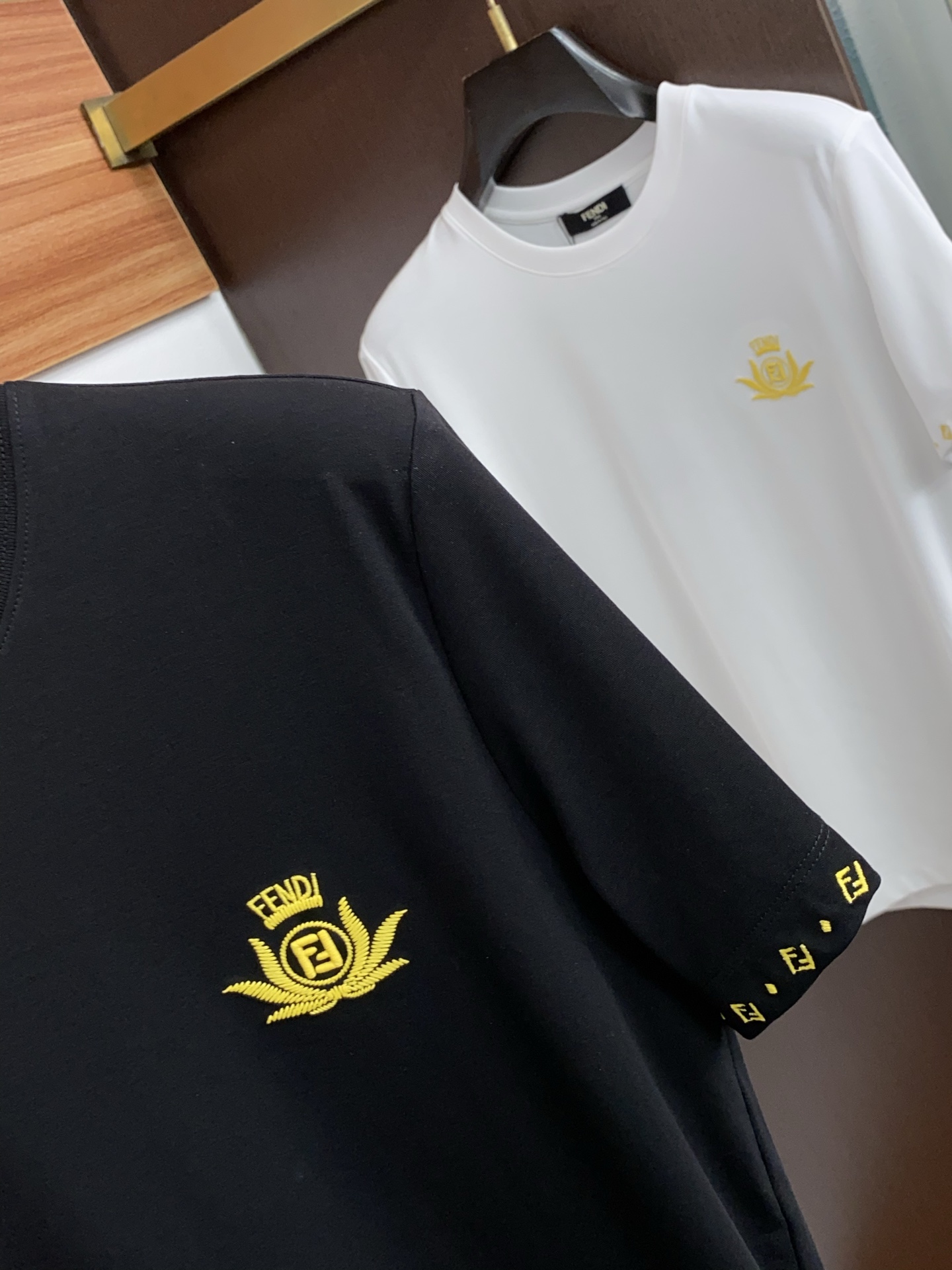 DG 26FW春夏新款首发专柜最新款短袖圆领T恤 设计前卫时尚！品牌logo重工艺设计 高端定制丝光长绒