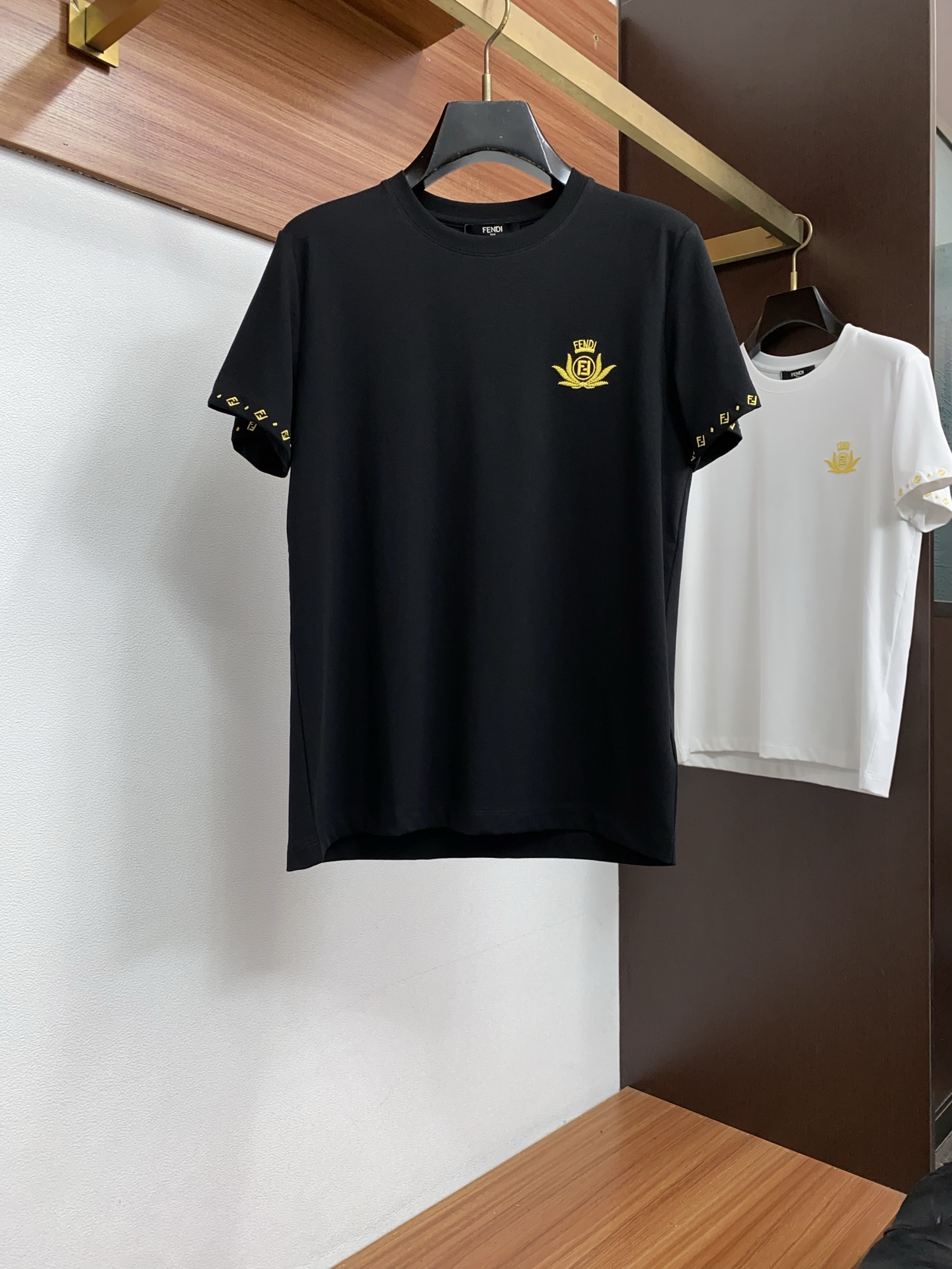 DG 26FW春夏新款首发专柜最新款短袖圆领T恤 设计前卫时尚！品牌logo重工艺设计 高端定制丝光长绒