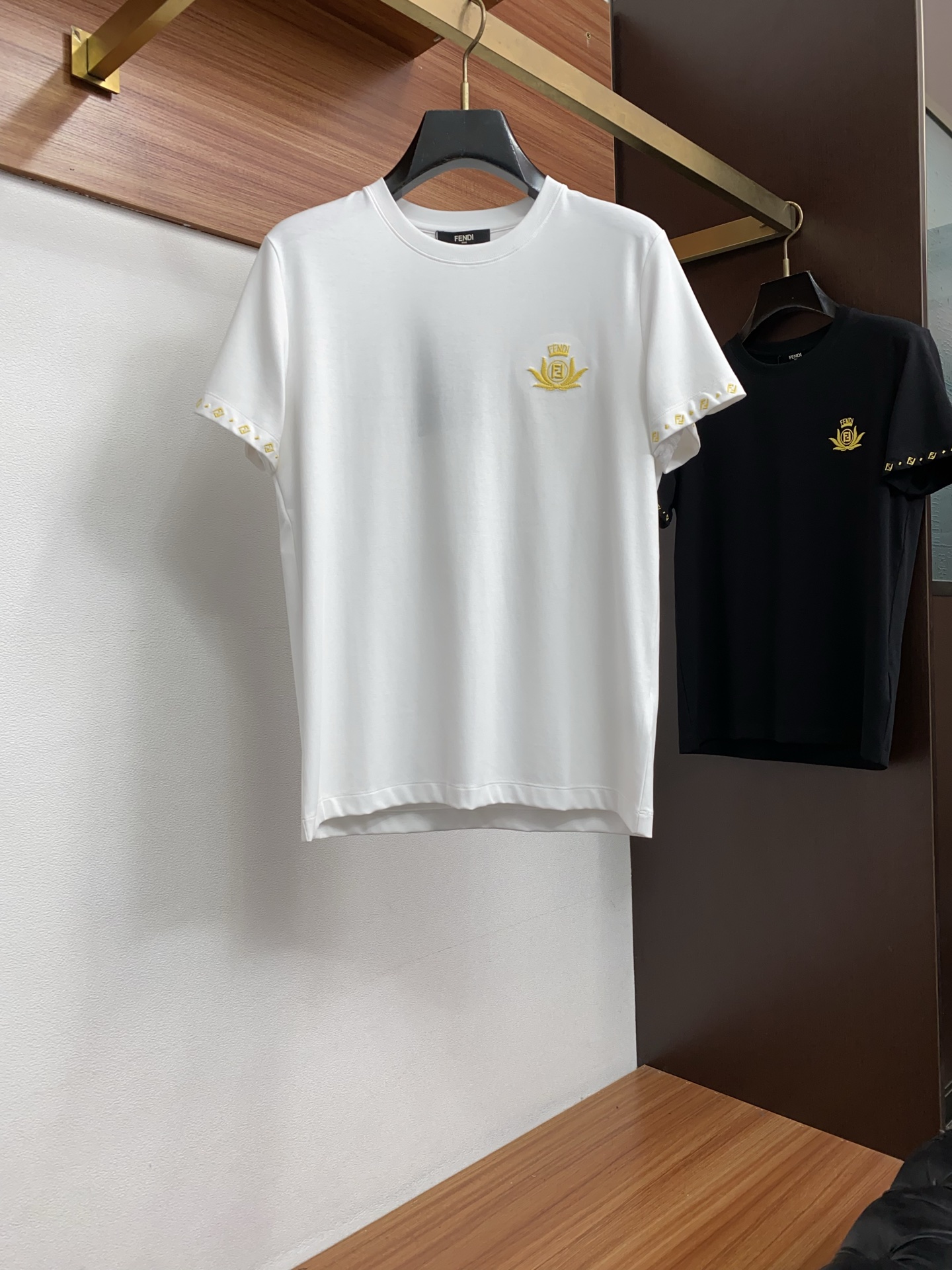 DG 26FW春夏新款首发专柜最新款短袖圆领T恤 设计前卫时尚！品牌logo重工艺设计 高端定制丝光长绒