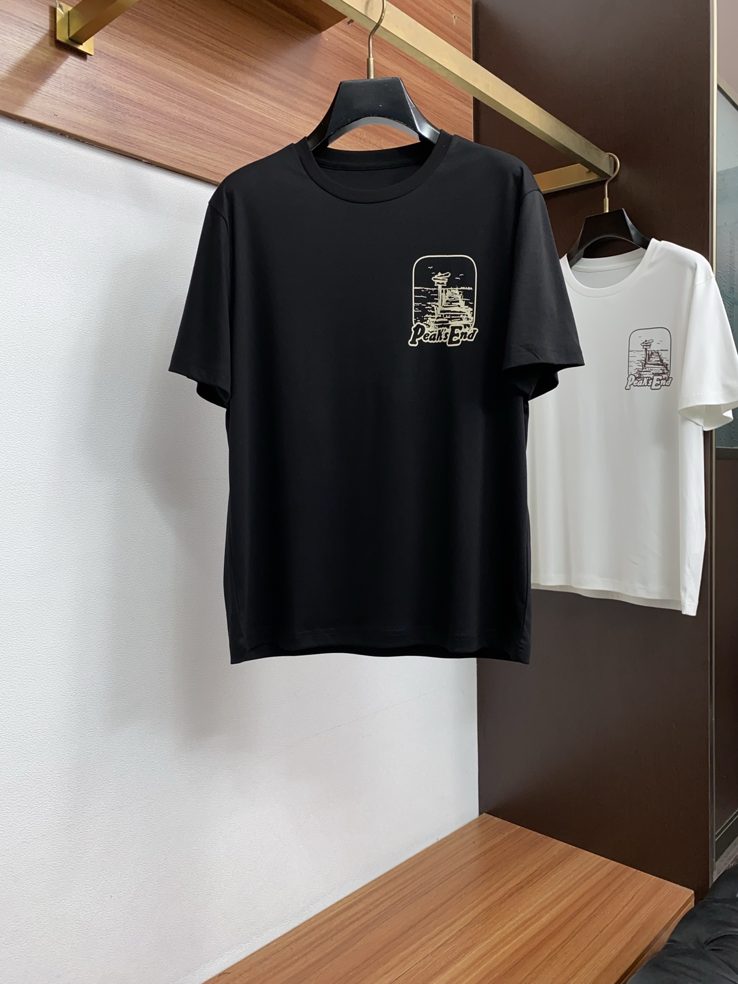 普拉达 26SS春夏新款 皮麻棉质圆微阔领短袖 男士基础款纯白专柜短袖T恤衫！贸易公司渠道稀出，同步官网