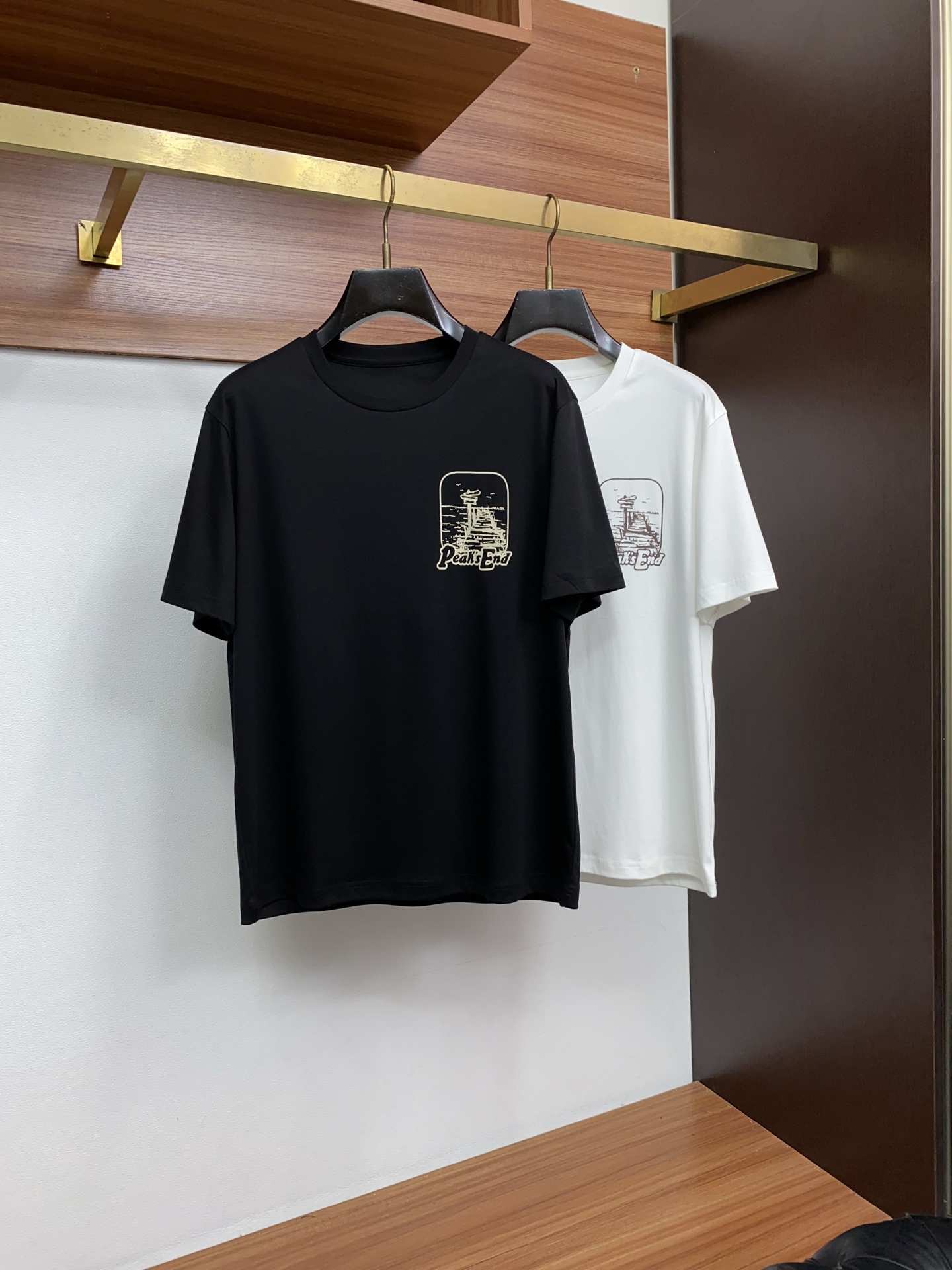 普拉达 26SS春夏新款 皮麻棉质圆微阔领短袖 男士基础款纯白专柜短袖T恤衫！贸易公司渠道稀出，同步官网