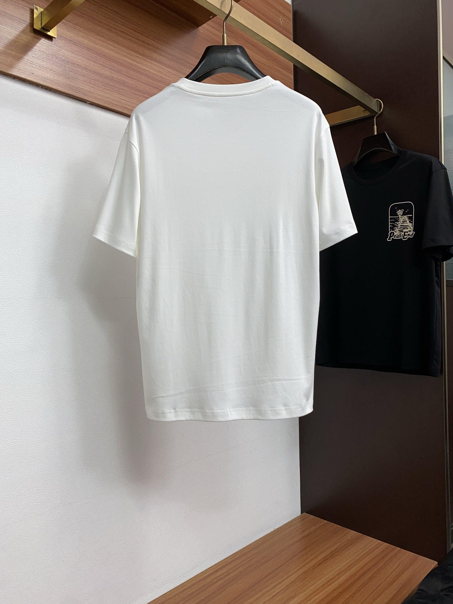 普拉达  26SS春夏新款 皮麻棉质圆微阔领短袖 男士基础款纯白专柜短袖T恤衫！贸易公司渠道稀出，同步官