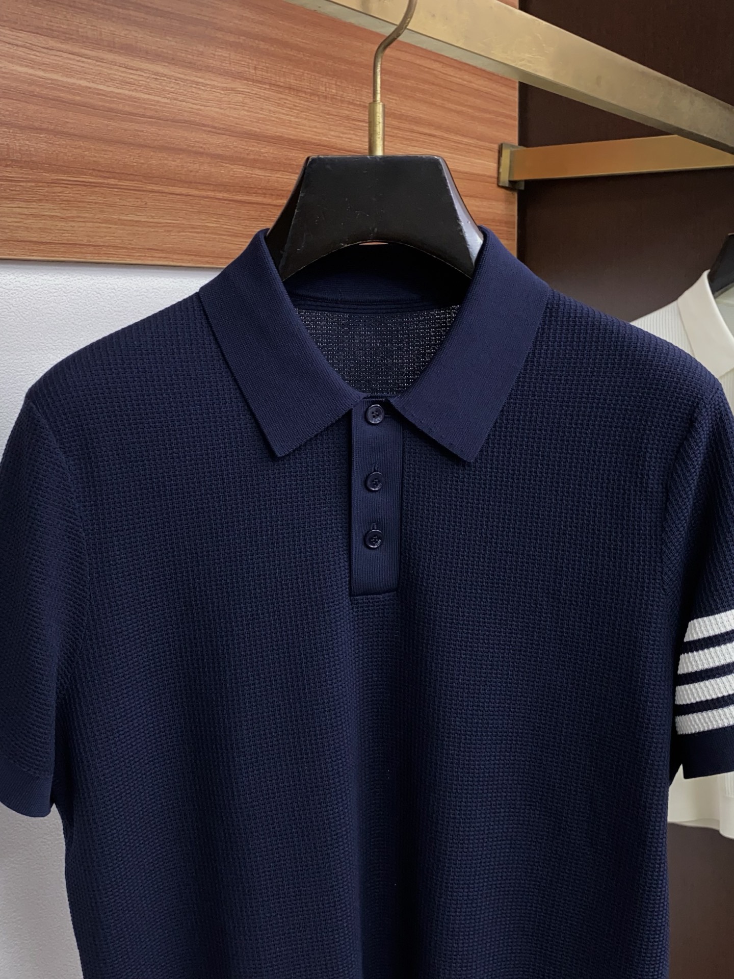 TB 2026春夏新品半翻领商务Polo,极简的衣身造型!顶级针织丝光棉质地 整体的触感极为舒适,工艺 TB 2026春夏新品半翻领商务Polo,极简的衣身造型!顶级针织丝光棉质地 整体的触感极为舒适,工艺