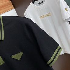 普拉达 2026春夏新品翻领商务Polo,极简的衣身造型!顶级珠地6角蜂窝丝光棉质地 整体的触感极为舒适 普拉达 2026春夏新品翻领商务Polo,极简的衣身造型!顶级珠地6角蜂窝丝光棉质地 整体的触感极为舒适