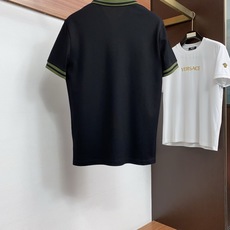 普拉达 2026春夏新品翻领商务Polo,极简的衣身造型!顶级珠地6角蜂窝丝光棉质地 整体的触感极为舒适 普拉达 2026春夏新品翻领商务Polo,极简的衣身造型!顶级珠地6角蜂窝丝光棉质地 整体的触感极为舒适