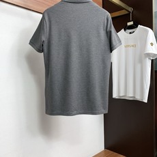 普拉达 2026春夏新品海鸥翻领商务Polo,极简的衣身造型!顶级珠地6角蜂窝丝光棉质地 整体的触感极为 普拉达 2026春夏新品海鸥翻领商务Polo,极简的衣身造型!顶级珠地6角蜂窝丝光棉质地 整体的触感极为