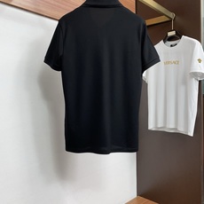 普拉达 2026春夏新品海鸥翻领商务Polo,极简的衣身造型!顶级珠地6角蜂窝丝光棉质地 整体的触感极为 普拉达 2026春夏新品海鸥翻领商务Polo,极简的衣身造型!顶级珠地6角蜂窝丝光棉质地 整体的触感极为