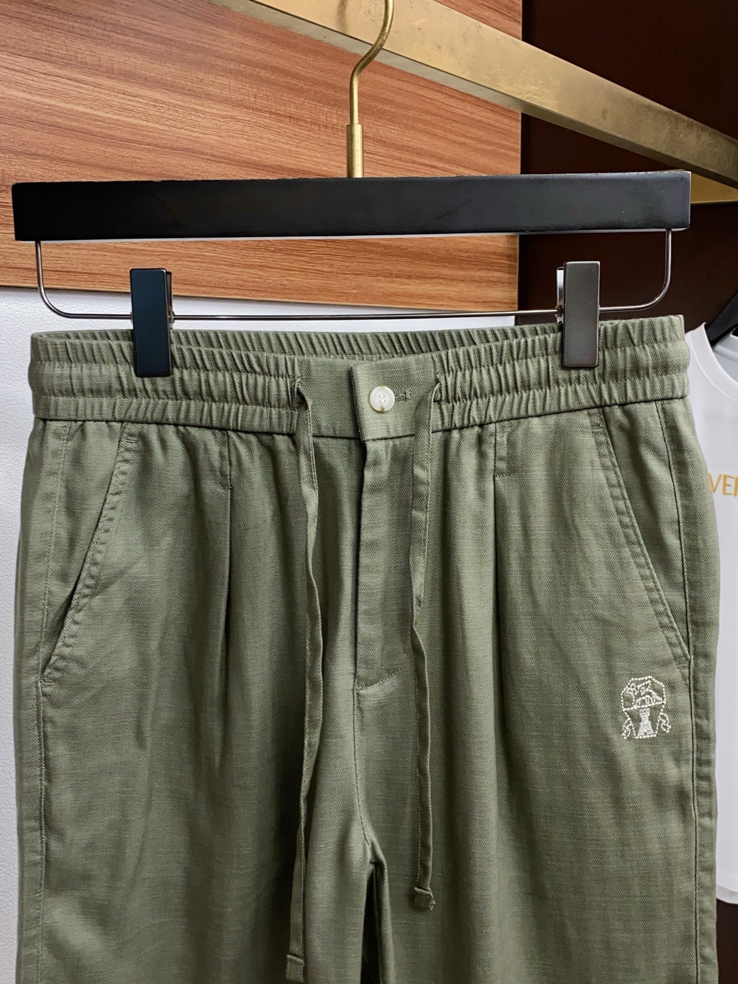 BC 春夏新款休闲短裤 品牌经典系亚麻短裤面料 舒适度极好，手触感强烈。原版品牌织带装饰 辨识度极高 定