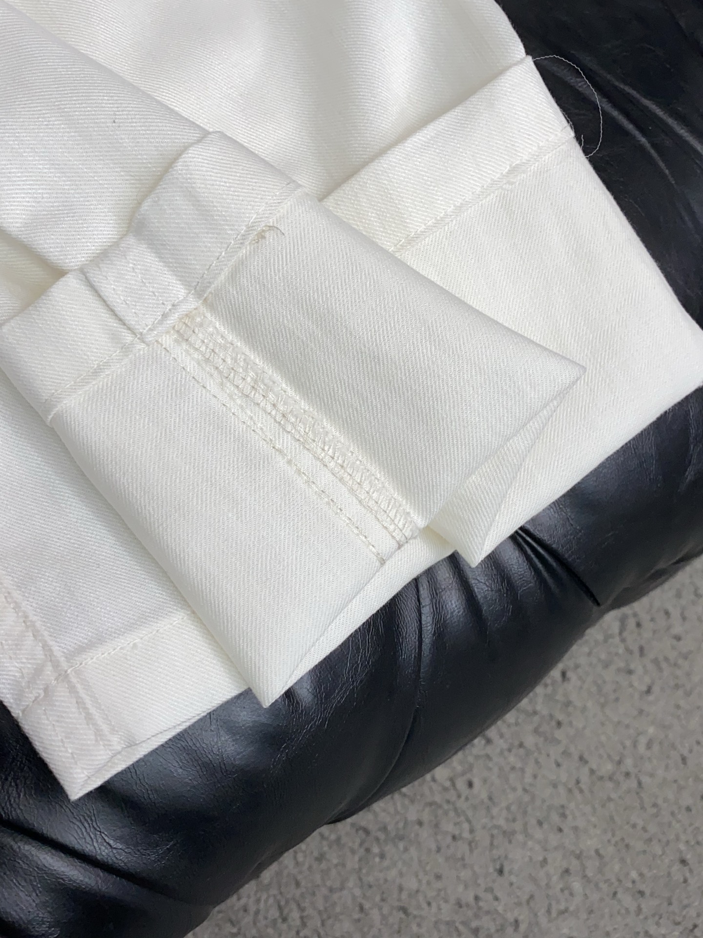 Loro Piana 诺悠翩雅 春夏新款休闲麻料长裤 品牌经典系亚麻短裤面料 舒适度极好，手触感强烈。原