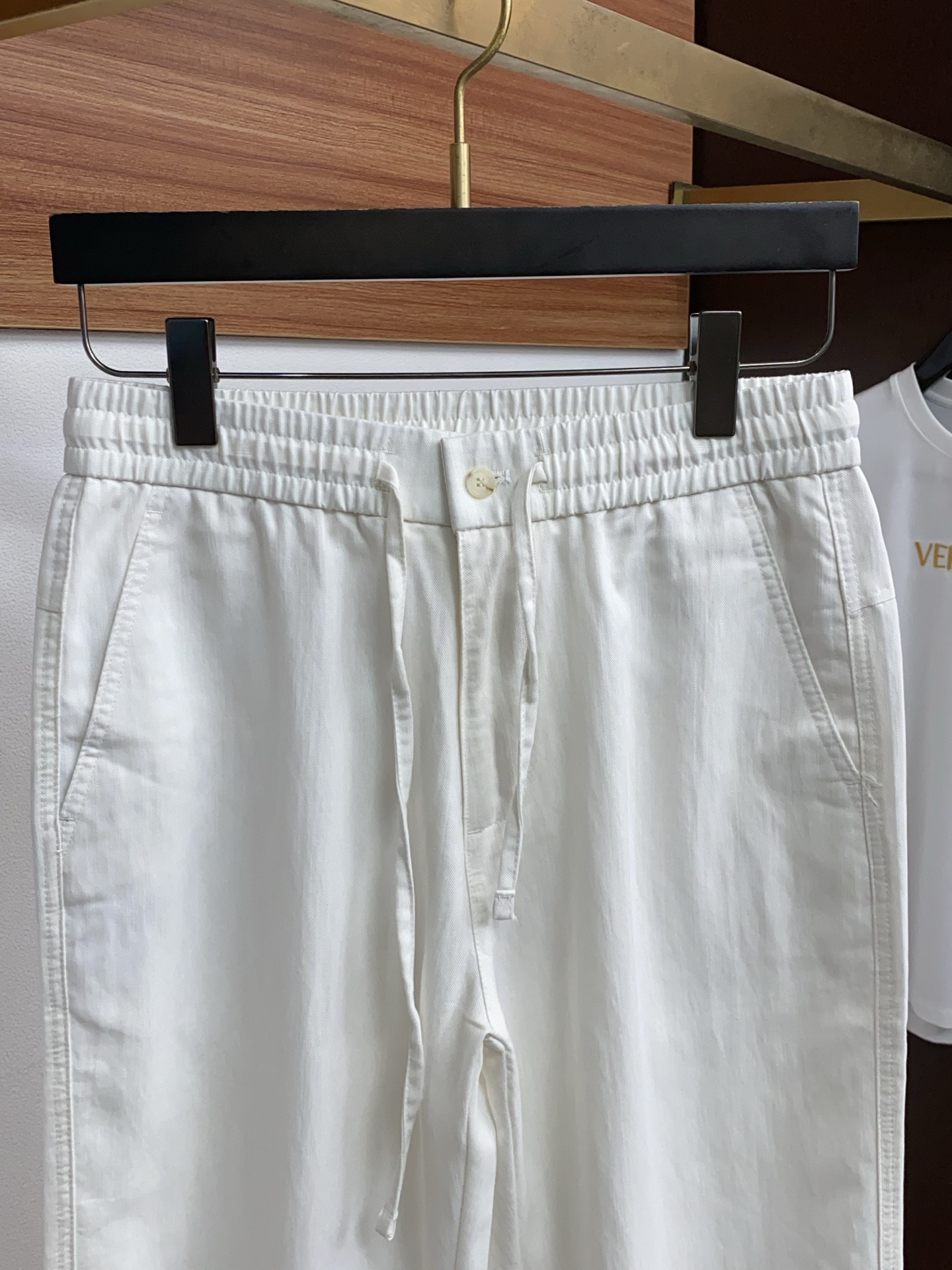 Loro Piana 诺悠翩雅 春夏新款休闲麻料长裤 品牌经典系亚麻短裤面料 舒适度极好，手触感强烈。原