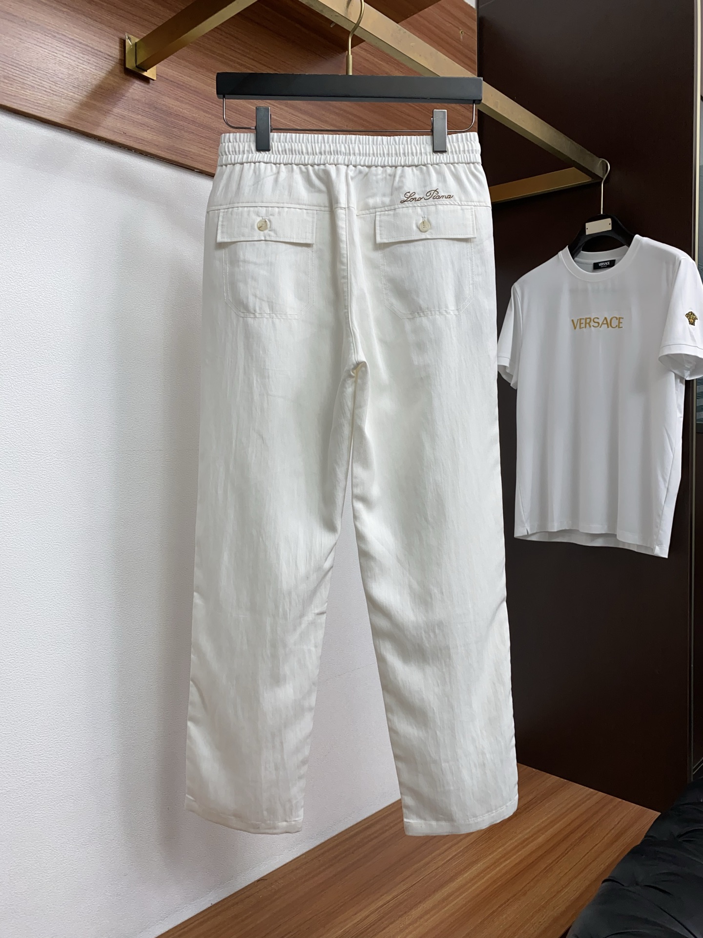 Loro Piana 诺悠翩雅 春夏新款休闲麻料长裤 品牌经典系亚麻短裤面料 舒适度极好，手触感强烈。原