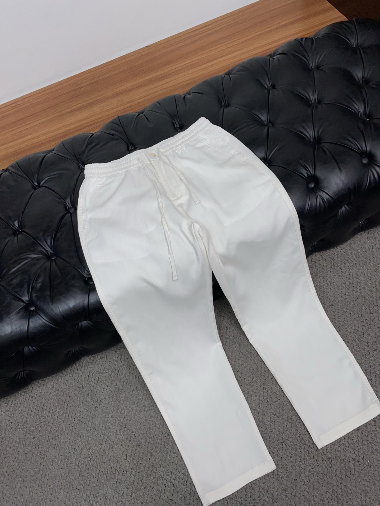 Loro Piana 诺悠翩雅 春夏新款休闲麻料长裤 品牌经典系亚麻短裤面料 舒适度极好，手触感强烈。原