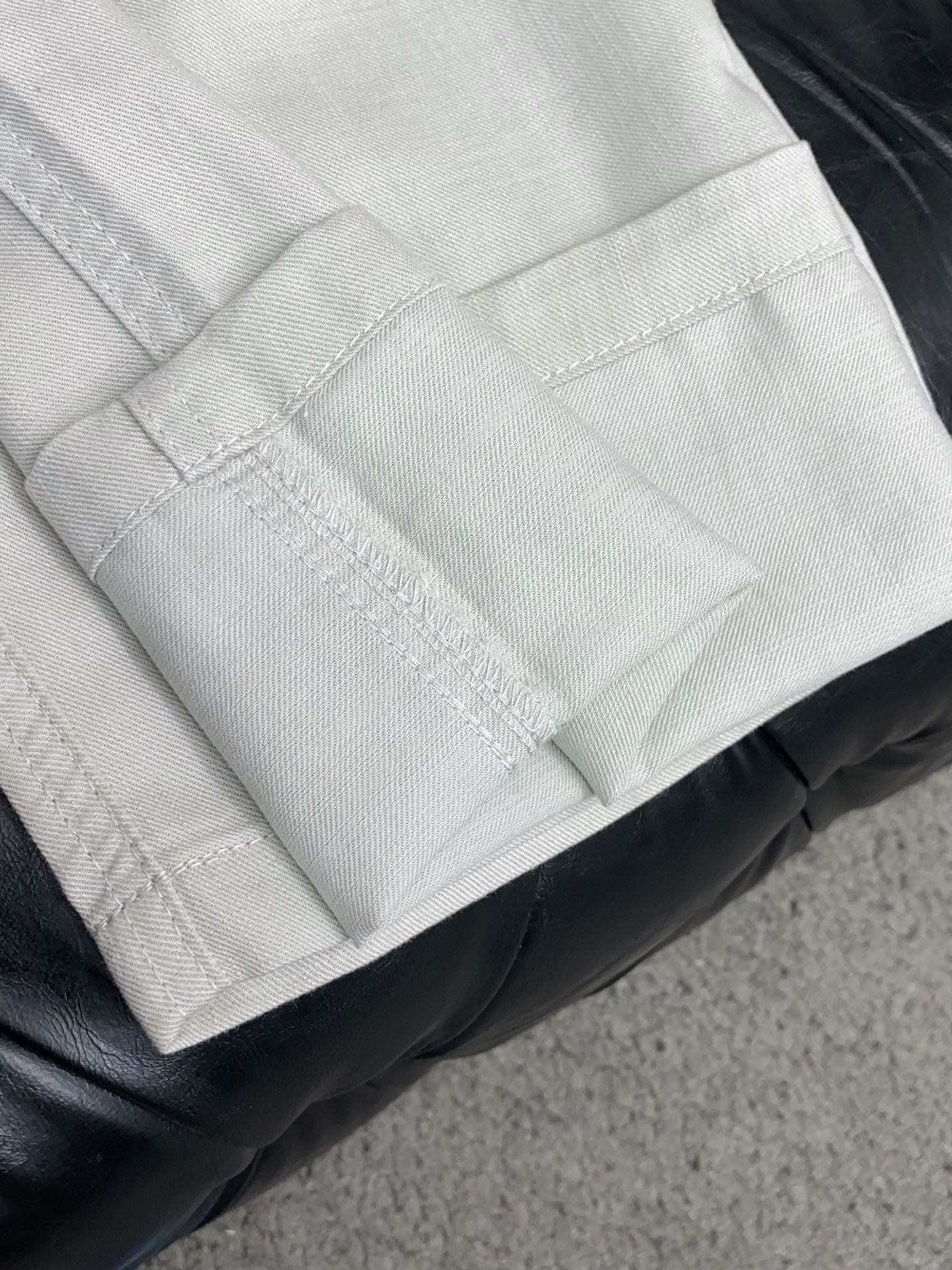 Loro Piana 诺悠翩雅 春夏新款休闲麻料长裤 品牌经典系亚麻短裤面料 舒适度极好，手触感强烈。原