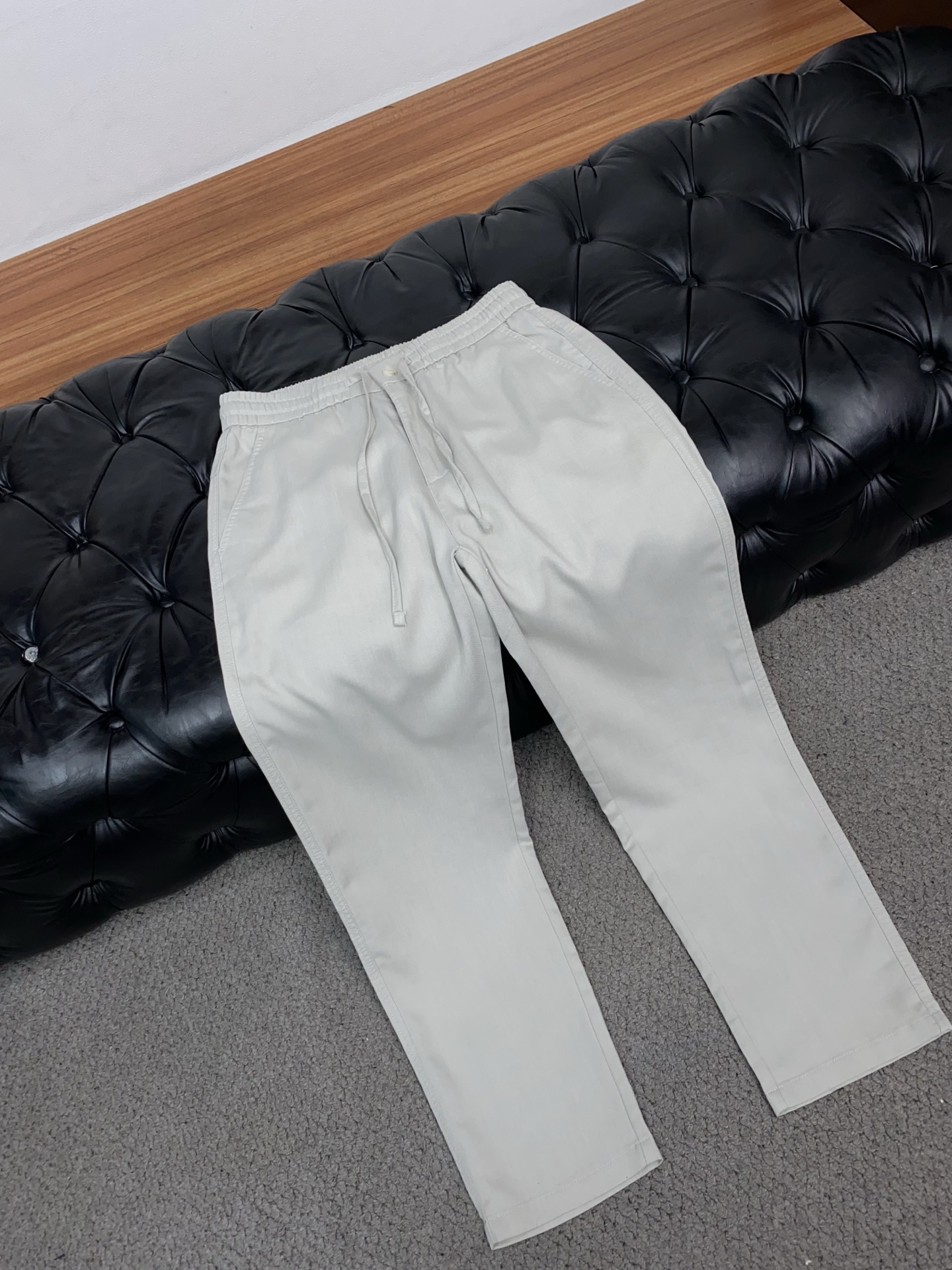 Loro Piana 诺悠翩雅 春夏新款休闲麻料长裤 品牌经典系亚麻短裤面料 舒适度极好，手触感强烈。原