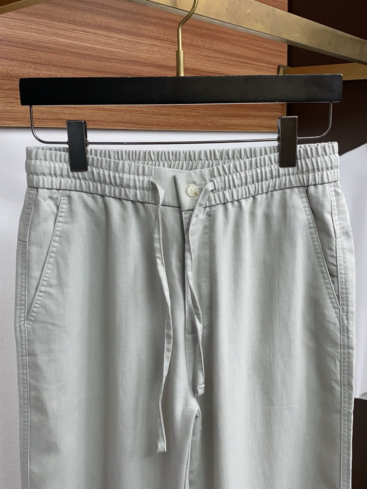Loro Piana 诺悠翩雅 春夏新款休闲麻料长裤 品牌经典系亚麻短裤面料 舒适度极好，手触感强烈。原