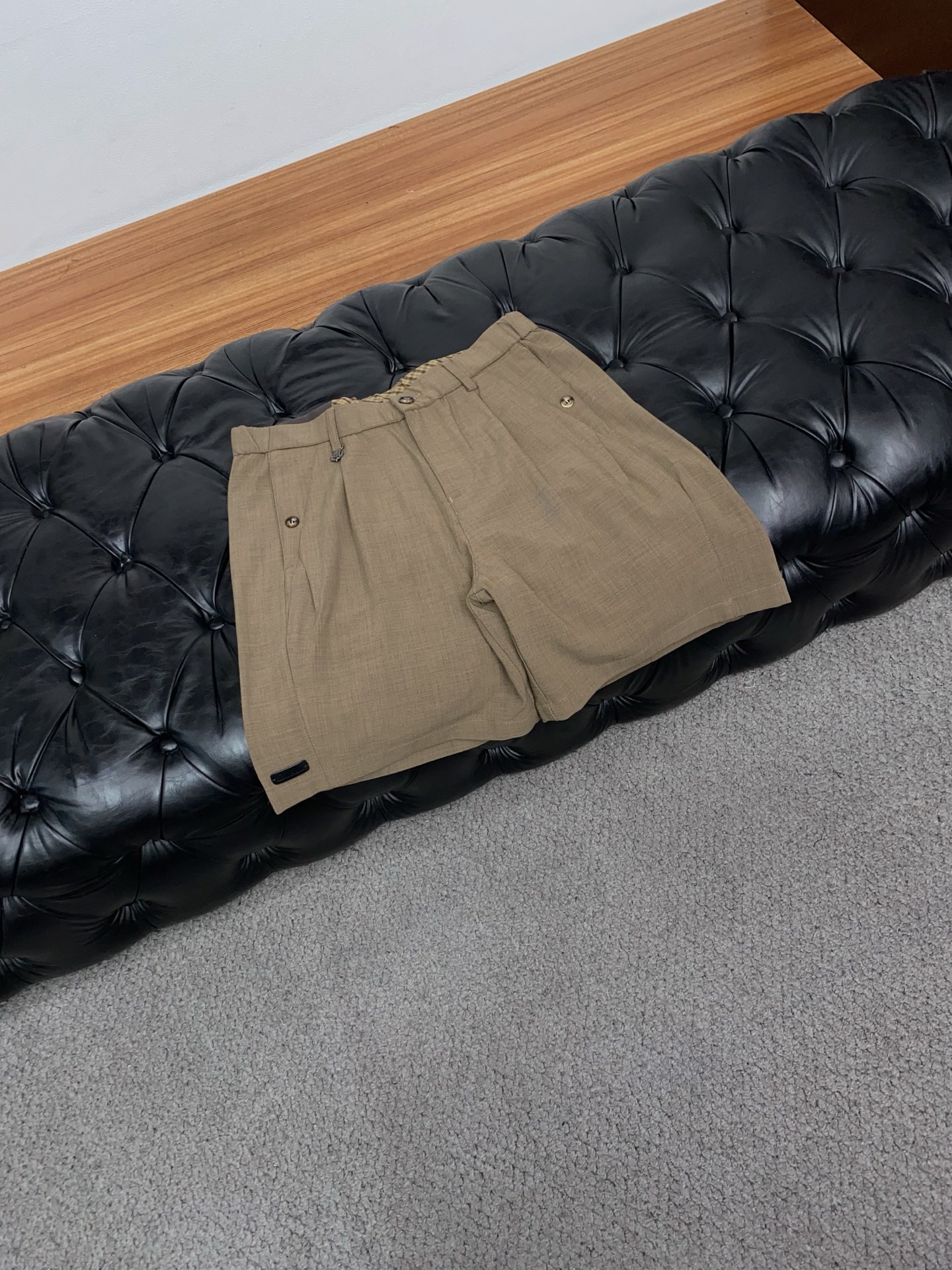 Loro Piana 诺悠翩雅 春夏新款休闲短裤 品牌经典系列纯棉面料 舒适度极好，手触感强烈。原版品牌