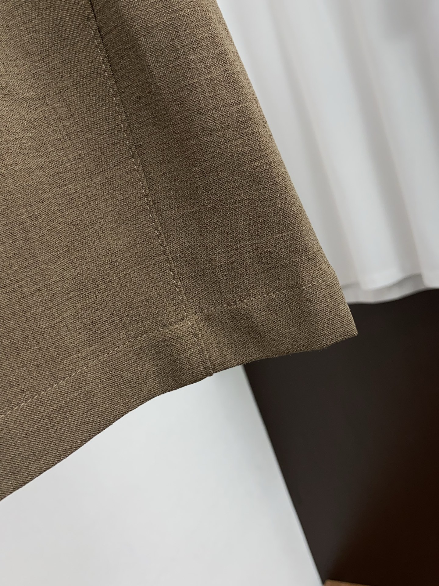Loro Piana 诺悠翩雅 春夏新款休闲短裤 品牌经典系列纯棉面料 舒适度极好，手触感强烈。原版品牌