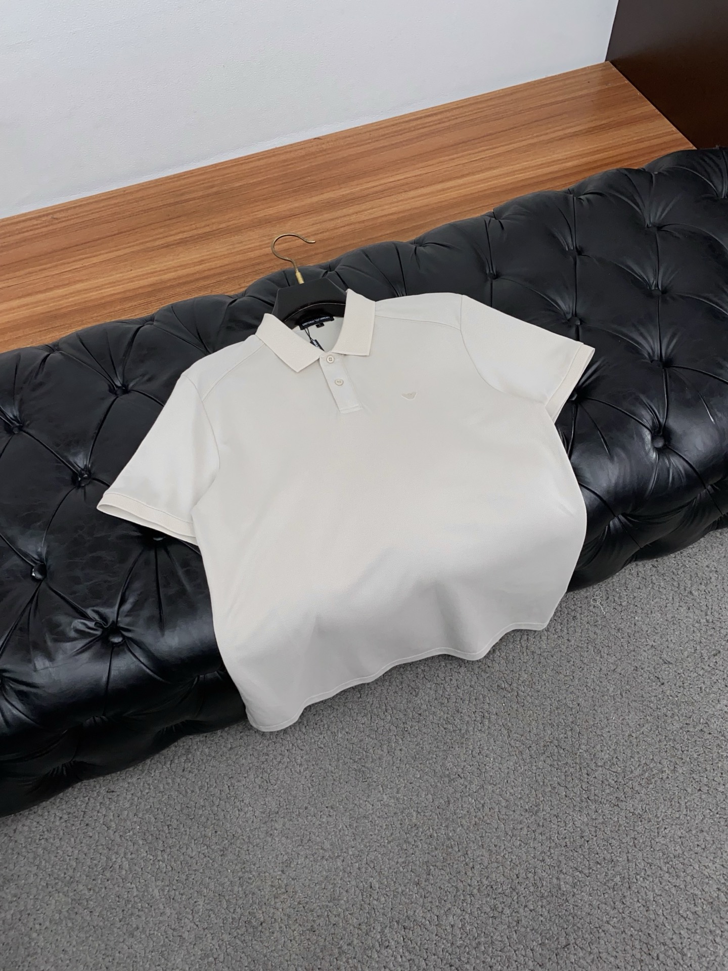 2026春夏新品商务Polo，极简的衣身造型！丝光面料整体的触感极为舒适，弹力十足亲肤效果高级，经典时尚翻领 Polo衫