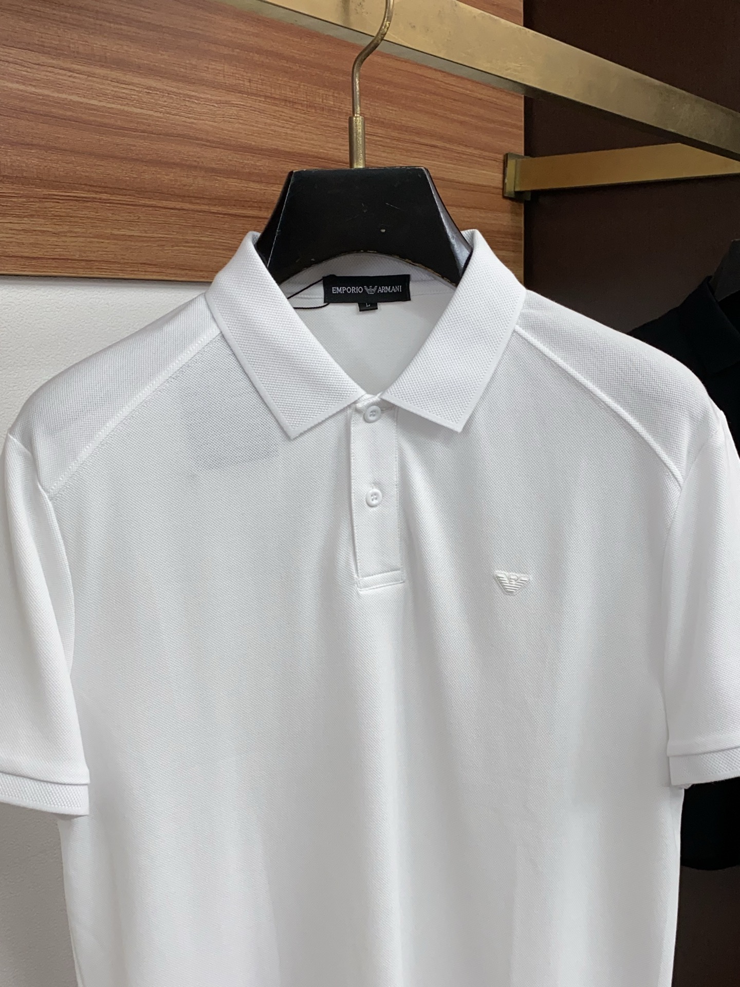 2026春夏新品商务Polo，极简的衣身造型！丝光面料整体的触感极为舒适，弹力十足亲肤效果高级，经典时尚翻领 Polo衫
