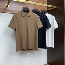 2026春夏新品商务Polo,极简的衣身造型!丝光面料整体的触感极为舒适,弹力十足亲肤效果高级,经典时尚翻领 Polo衫 2026春夏新品商务Polo,极简的衣身造型!丝光面料整体的触感极为舒适,弹力十足亲肤效果高级,经典时尚翻领 Polo衫