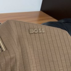 2026春夏新品商务Polo,极简的衣身造型!丝光面料整体的触感极为舒适,弹力十足亲肤效果高级,经典时尚翻领 Polo衫 2026春夏新品商务Polo,极简的衣身造型!丝光面料整体的触感极为舒适,弹力十足亲肤效果高级,经典时尚翻领 Polo衫