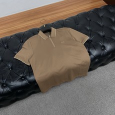 2026春夏新品商务Polo,极简的衣身造型!丝光面料整体的触感极为舒适,弹力十足亲肤效果高级,经典时尚翻领 Polo衫 2026春夏新品商务Polo,极简的衣身造型!丝光面料整体的触感极为舒适,弹力十足亲肤效果高级,经典时尚翻领 Polo衫