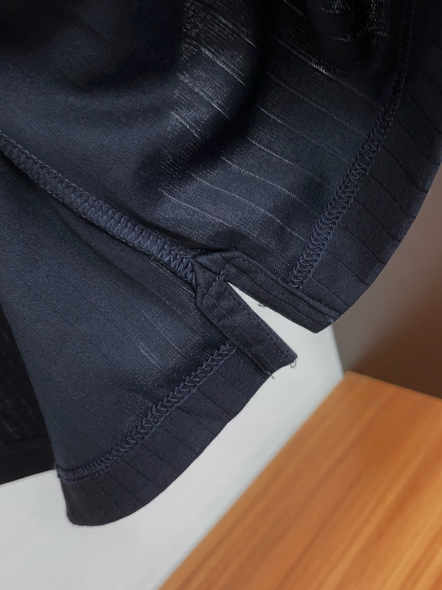 2026春夏新品商务Polo,极简的衣身造型!丝光面料整体的触感极为舒适,弹力十足亲肤效果高级,经典时尚翻领 Polo衫 2026春夏新品商务Polo,极简的衣身造型!丝光面料整体的触感极为舒适,弹力十足亲肤效果高级,经典时尚翻领 Polo衫