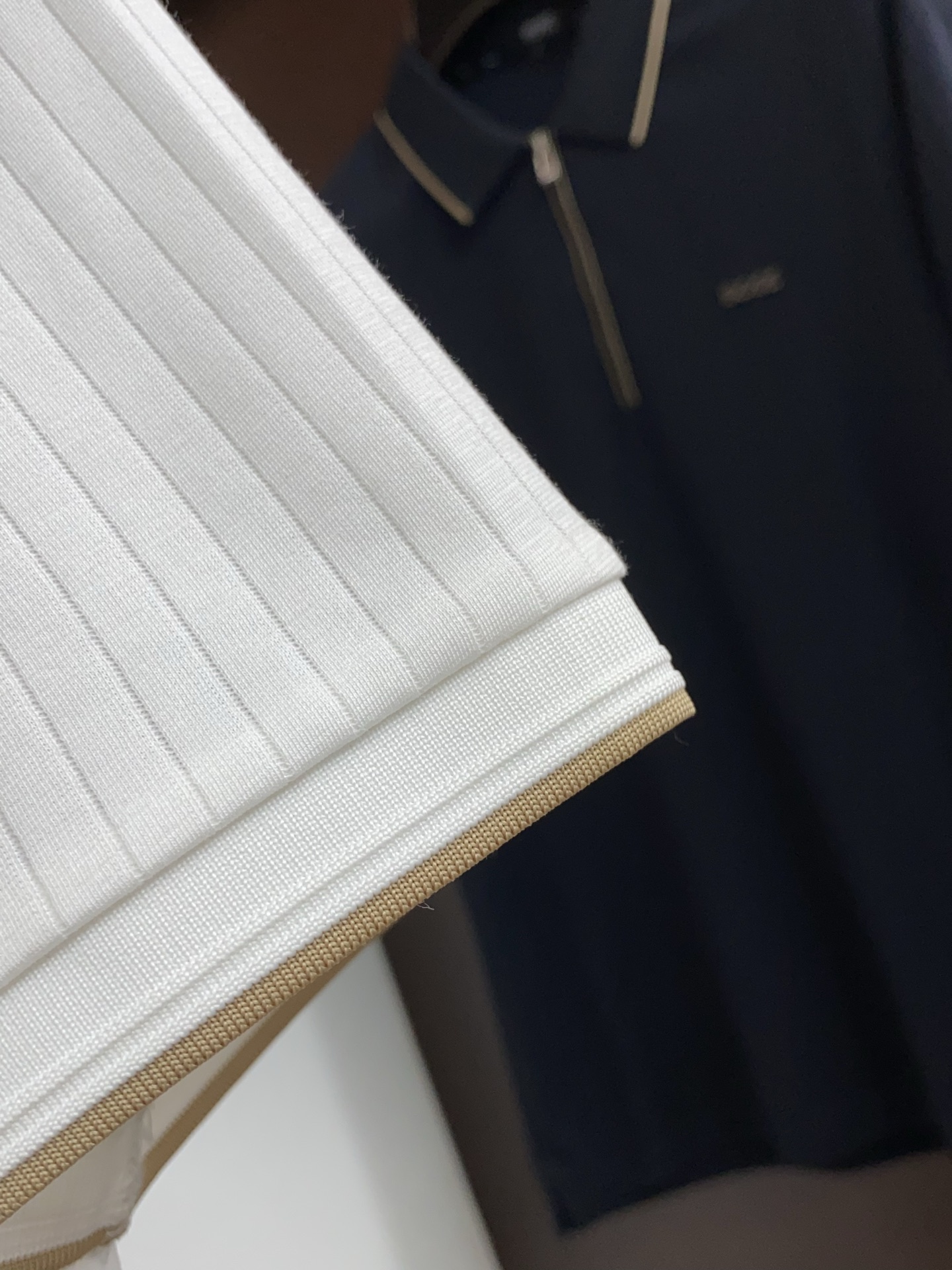 boss 2026春夏新品商务Polo,极简的衣身造型!丝光面料整体的触感极为舒适,弹力十足亲肤效果高级,经典时尚翻领 boss 2026春夏新品商务Polo,极简的衣身造型!丝光面料整体的触感极为舒适,弹力十足亲肤效果高级,经典时尚翻领