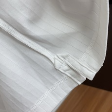boss 2026春夏新品商务Polo,极简的衣身造型!丝光面料整体的触感极为舒适,弹力十足亲肤效果高级,经典时尚翻领 boss 2026春夏新品商务Polo,极简的衣身造型!丝光面料整体的触感极为舒适,弹力十足亲肤效果高级,经典时尚翻领