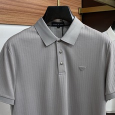 阿玛尼 2026春夏新品商务Polo,极简的衣身造型!丝光面料整体的触感极为舒适,弹力十足亲肤效果高级, 阿玛尼 2026春夏新品商务Polo,极简的衣身造型!丝光面料整体的触感极为舒适,弹力十足亲肤效果高级,