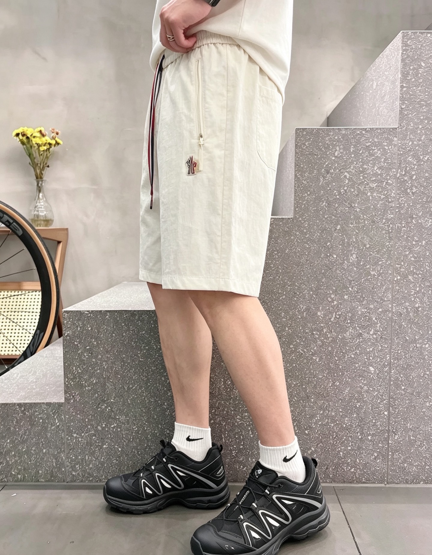 蒙口 春夏新款休闲短裤 品牌经典系列面料 速干原版设计 舒适度极好，手触感强烈。原版品牌logo 辨识度