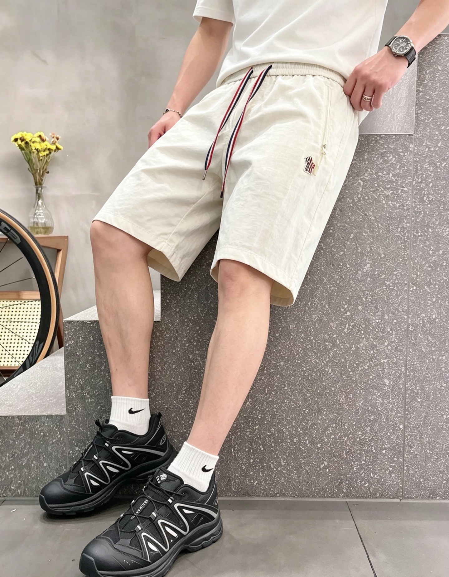 蒙口 春夏新款休闲短裤 品牌经典系列面料 速干原版设计 舒适度极好，手触感强烈。原版品牌logo 辨识度