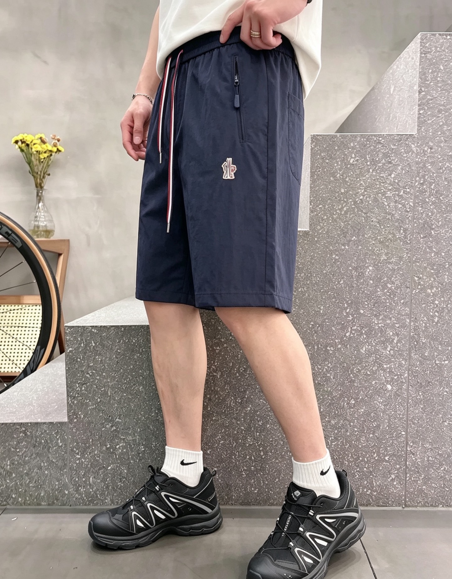 蒙口 春夏新款休闲短裤 品牌经典系列面料 速干原版设计 舒适度极好，手触感强烈。原版品牌logo 辨识度