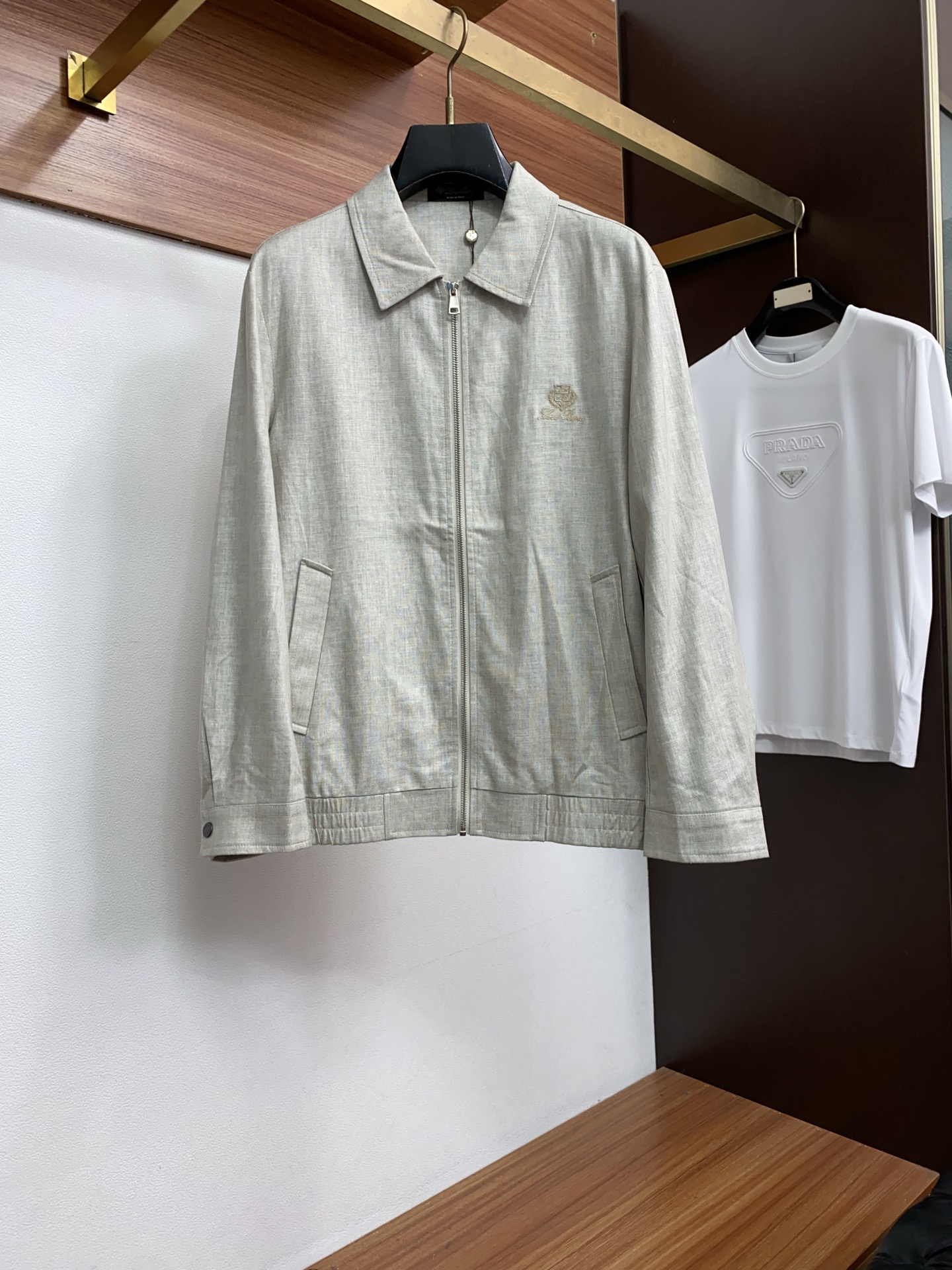 Loro Piana 诺悠翩雅 2026新款男士休闲定制麻料翻领夹克外套 简约干练的休闲外套，瞬间重回时
