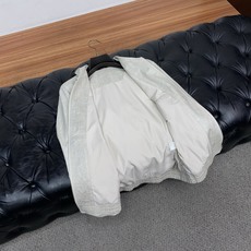 Loro Piana 诺悠翩雅 2026新款男士休闲定制麻料翻领夹克外套 简约干练的休闲外套,瞬间重回时 Loro Piana 诺悠翩雅 2026新款男士休闲定制麻料翻领夹克外套 简约干练的休闲外套,瞬间重回时
