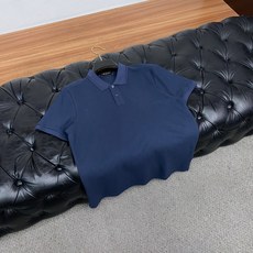 Loro Piana 诺悠翩雅 2026春夏新品翻领商务Polo,极简的衣身造型!顶级珠地6角蜂窝丝光桑 Loro Piana 诺悠翩雅 2026春夏新品翻领商务Polo,极简的衣身造型!顶级珠地6角蜂窝丝光桑