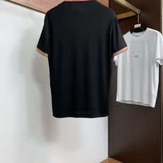 巴宝莉 2026春夏新品商务Polo,极简的衣身造型!丝光面料整体的触感极为舒适,弹力十足亲肤效果高级, 巴宝莉 2026春夏新品商务Polo,极简的衣身造型!丝光面料整体的触感极为舒适,弹力十足亲肤效果高级,
