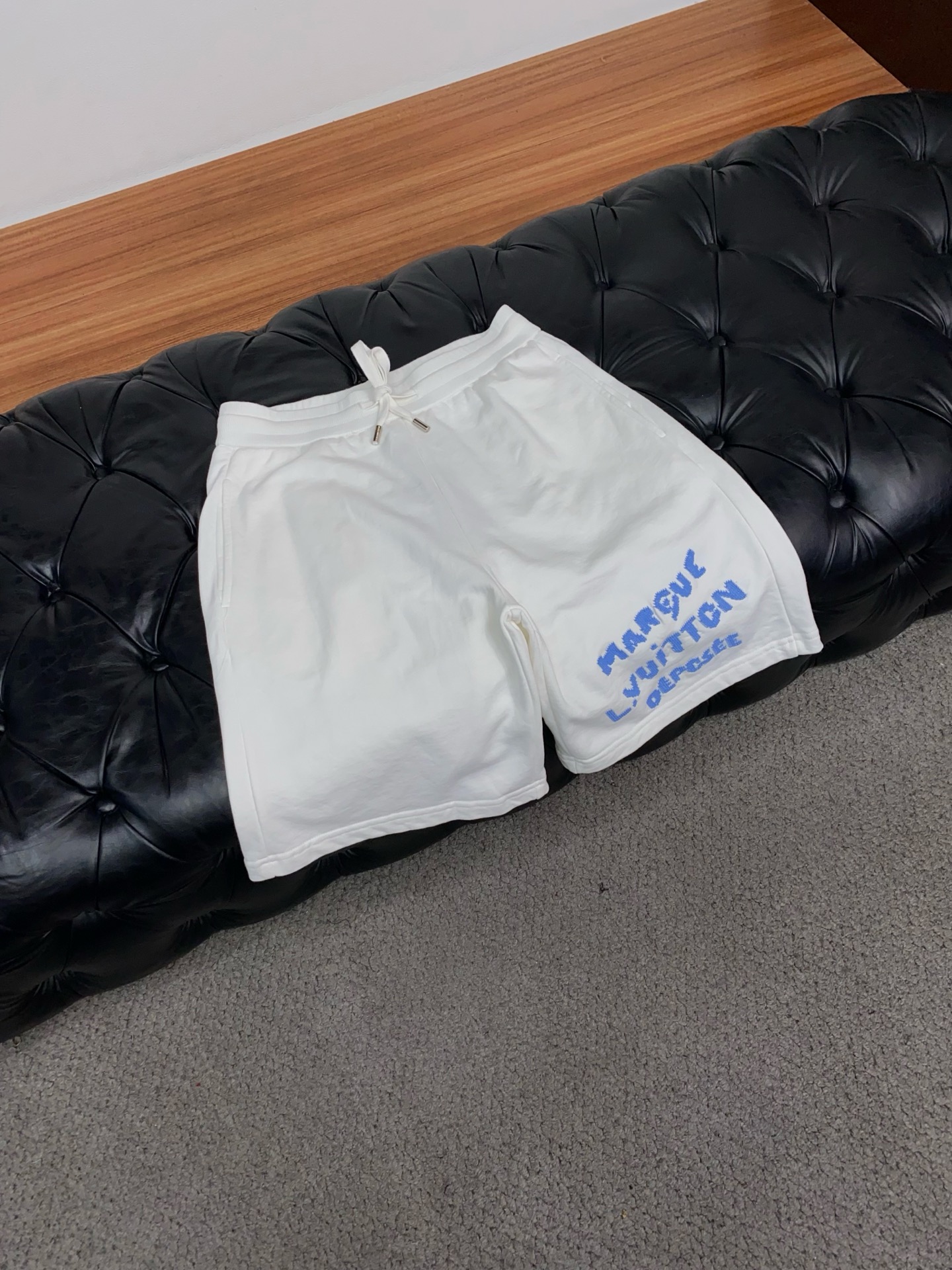 루이비통 남성 반바지 126985 Louis Vuitton Shorts 썸네일 이미지